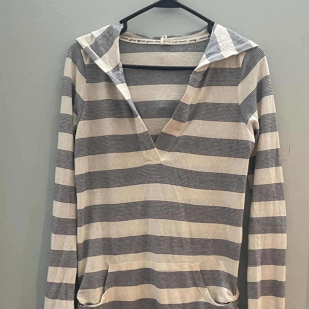 Cute Roxy pull over